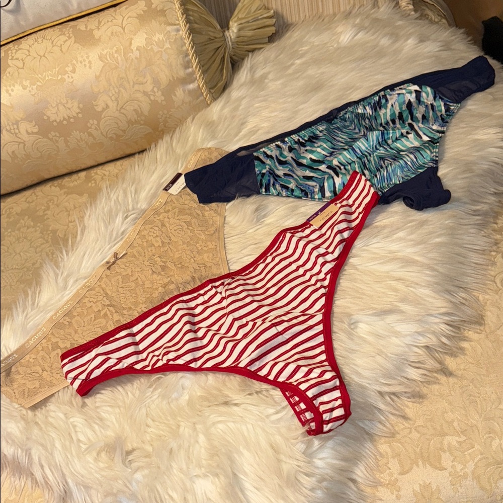 Cacique Set of Three Stylish Thongs Size 26/28